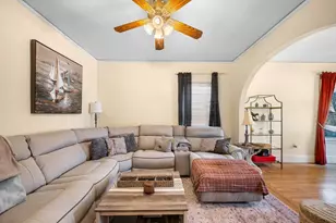 11 Round Hill St, Boston, MA 02130 - Photo 8