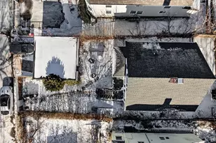 11 Round Hill St, Boston, MA 02130 - Photo 36