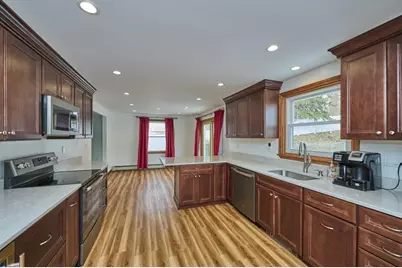 31 Walton St, Waltham, MA 02451 - Photo 12