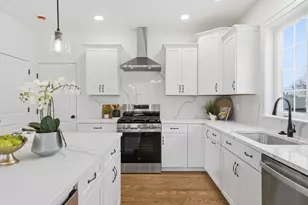 28 Arlington St, Woburn, MA 01801 - Photo 10