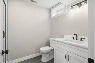 28 Arlington St, Woburn, MA 01801 - Photo 32