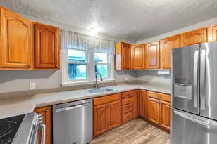 22 Lanark St, Worcester, MA 01603 - Photo 4