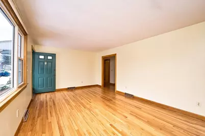 303 Cummington St, New Bedford, MA 02745 - Photo 4