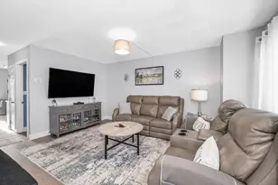 29 Pine Hill St, Lowell, MA 01852 - Photo 2