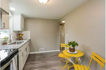 251 Edendale St, Springfield, MA 01104 - Photo 8