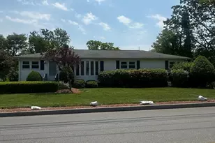 585 Burncoat St, Worcester, MA 01606 - Photo 2