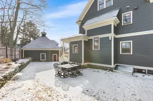 129 High St, Reading, MA 01867 - Photo 32