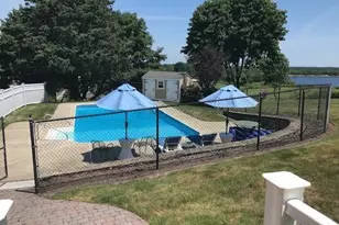 692 Elm St, Somerset, MA 02726 - Photo 4