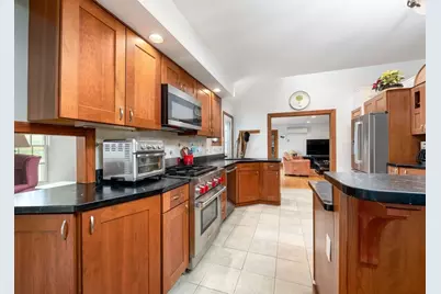 692 Elm St, Somerset, MA 02726 - Photo 10