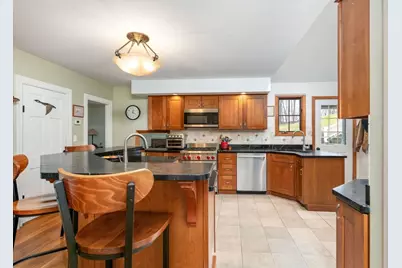 692 Elm St, Somerset, MA 02726 - Photo 8