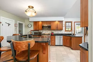 692 Elm St, Somerset, MA 02726 - Photo 8