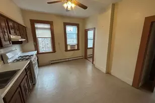 122A Spring St, Cambridge, MA 02141 - Photo 4