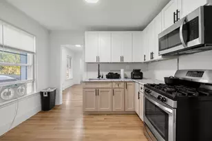 12 Gould St, Stoneham, MA 02148 - Photo 2