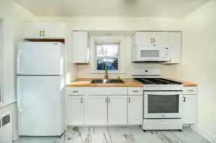 804 County St, Somerset, MA 02726 - Photo 2