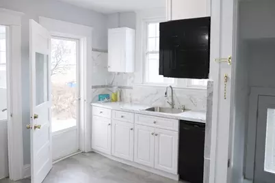 144 Washington St, Springfield, MA 01108 - Photo 2