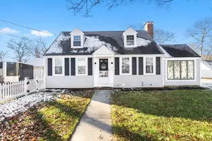 32 Woodside Ave, Wareham, MA 02532 - Photo 1