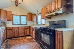 293 Morgan St, South Hadley, MA 01075 - Photo 10