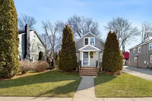 9 Wildwood Rd, Medford, MA 02155 - Photo 2