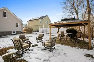 39 Johnson St, Millbury, MA 01527 - Photo 10