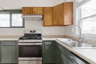 29 Sherman St, Cambridge, MA 02140 - Photo 10