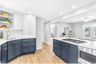 51 Candice Cir, Springfield, MA 01107 - Photo 6