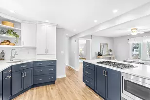 51 Candice Cir, Springfield, MA 01107 - Photo 6