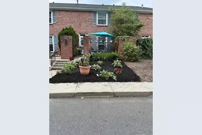 50 Williamsburg Drive #50, Springfield, MA 01108 - Photo 2