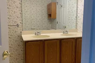 10 Castlegate Dr, Springfield, MA 01129 - Photo 14