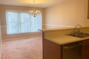 10 Castlegate Dr, Springfield, MA 01129 - Photo 4