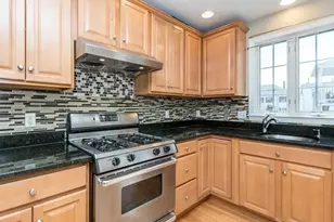 30 Russell St, Waltham, MA 02453 - Photo 4