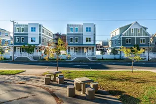 207 Clemente St, Holyoke, MA 01040 - Photo 2