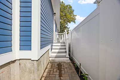 9 Swan St #2, Beverly, MA 01915 - Photo 10