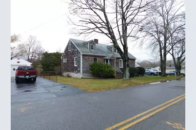 560 North St, Somerset, MA 02726 - Photo 2