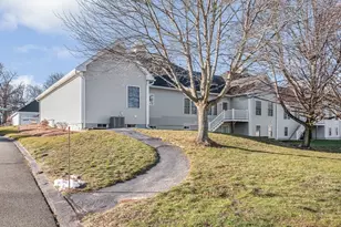 27 Holly Ln, Dracut, MA 01826 - Photo 36