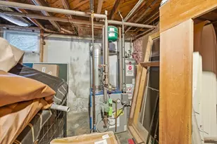 1082 Essex St, Lawrence, MA 01841 - Photo 34