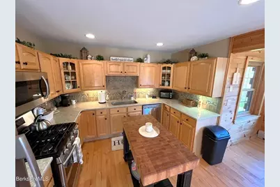 1020 Cascade Street, Pittsfield, MA 01201 - Photo 10