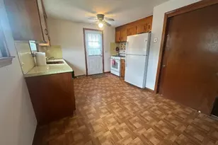 42 Pratt St, Brockton, MA 02302 - Photo 2