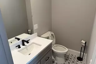 33 Hovey St, Watertown, MA 02472 - Photo 8