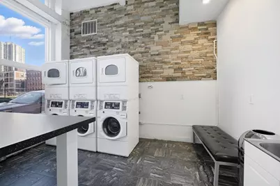 11-31 Park St #302, Springfield, MA 01103 - Photo 2