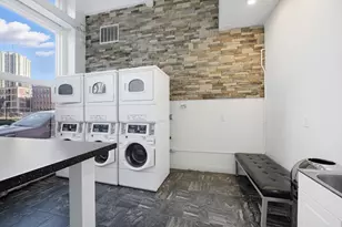 11-31 Park St, Springfield, MA 01103 - Photo 2