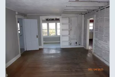 49 South St, Agawam, MA 01001 - Photo 4