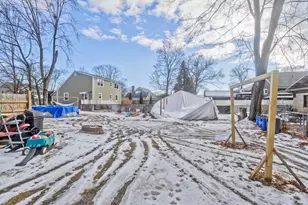 41 Embury St, Springfield, MA 01109 - Photo 4