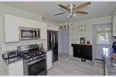 41 Embury St, Springfield, MA 01109 - Photo 30