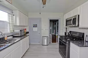 41 Embury St, Springfield, MA 01109 - Photo 32