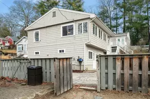 33 Lakeview Ave, Bellingham, MA 02019 - Photo 32