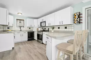 33 Lakeview Ave, Bellingham, MA 02019 - Photo 4