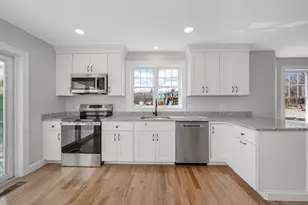 13 Louis Farm Rd, Dracut, MA 01826 - Photo 12