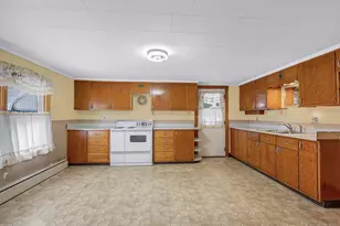 16 Peabody Ave, Dracut, MA 01826 - Photo 6