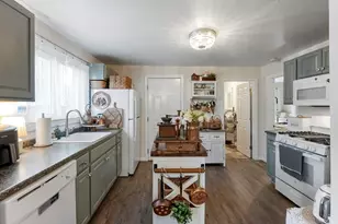 8 Peck Ave, Plymouth, MA 02360 - Photo 10