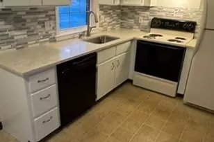 42 Angell St, Mansfield, MA 02048 - Photo 4